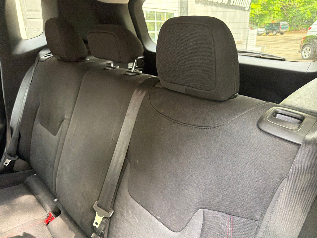 2015 Jeep Renegade Image 12