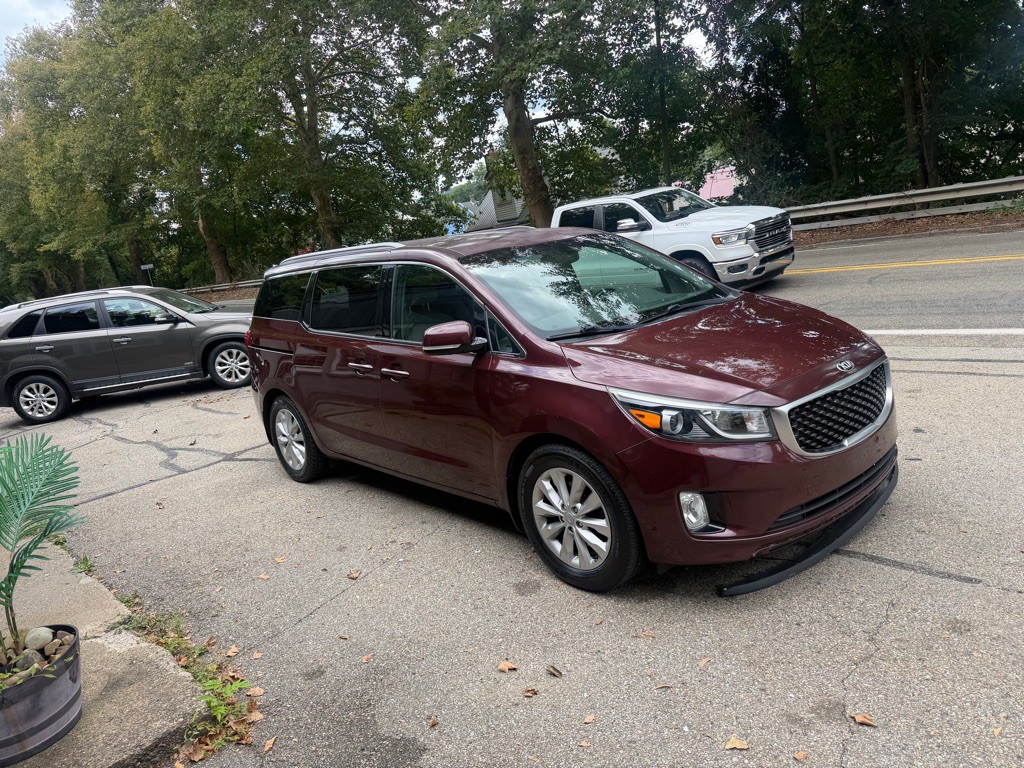 2015 Kia Sedona Image 3