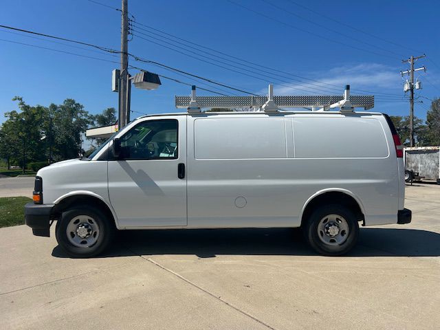 2017 Chevrolet Express Image 4