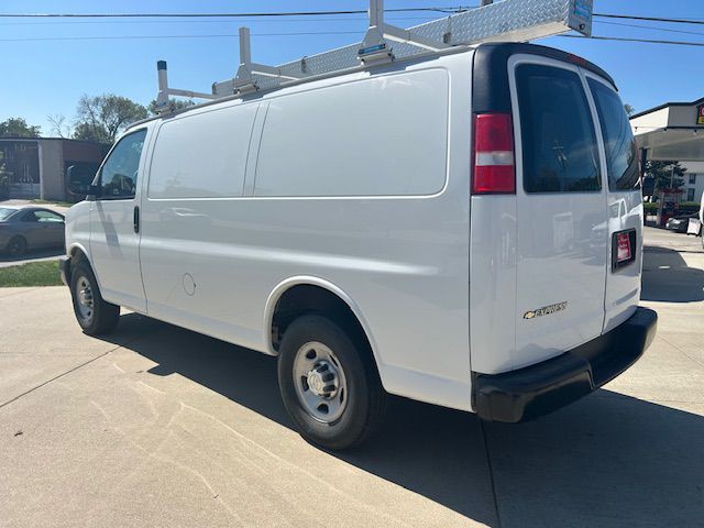 2017 Chevrolet Express Image 5