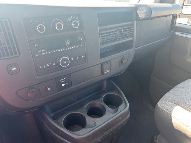 2017 Chevrolet Express Image 18