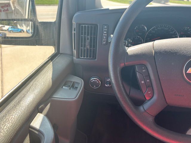 2017 Chevrolet Express Image 19