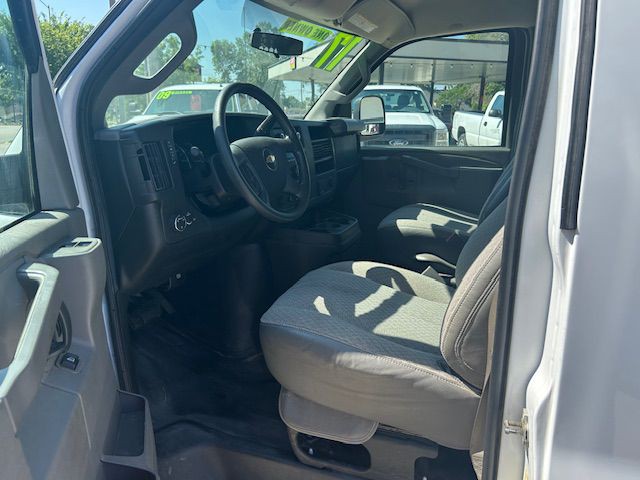 2017 Chevrolet Express Image 20