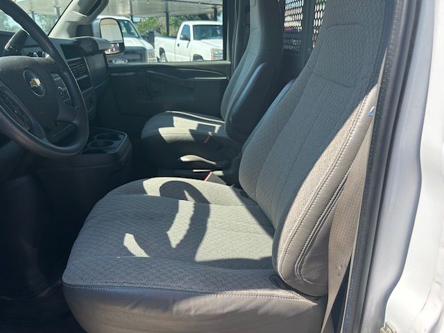 2017 Chevrolet Express Image 21