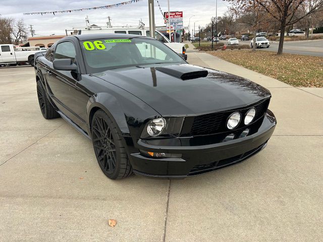 2006 Ford Mustang Image 2