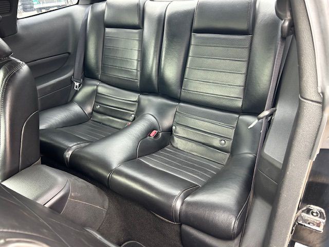 2006 Ford Mustang Image 12