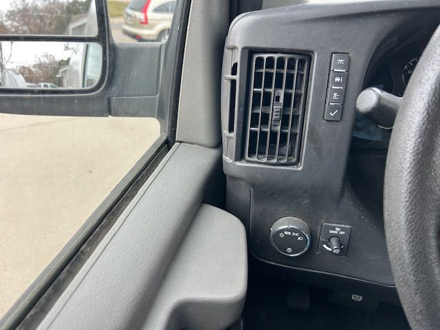 2012 Chevrolet Express Image 19