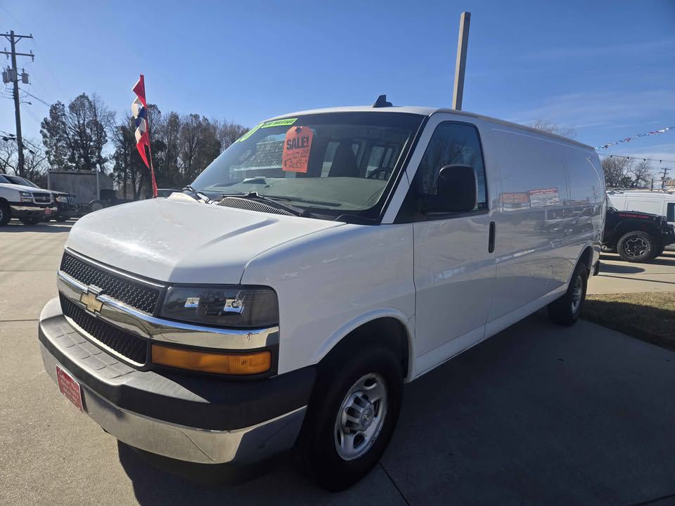 2020 Chevrolet Express Image 4