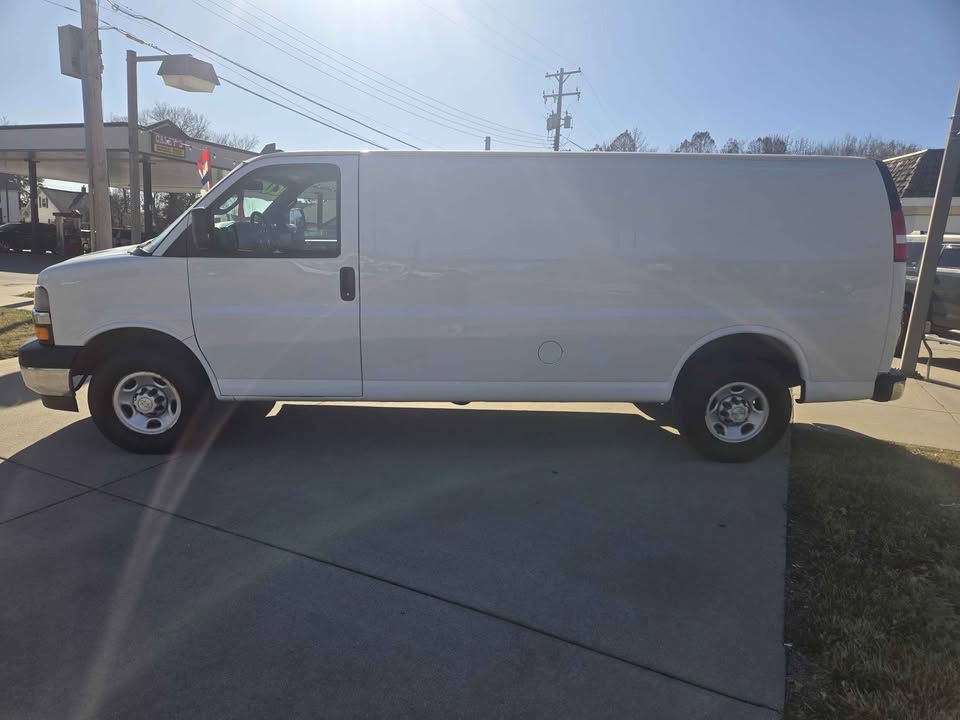 2020 Chevrolet Express Image 5