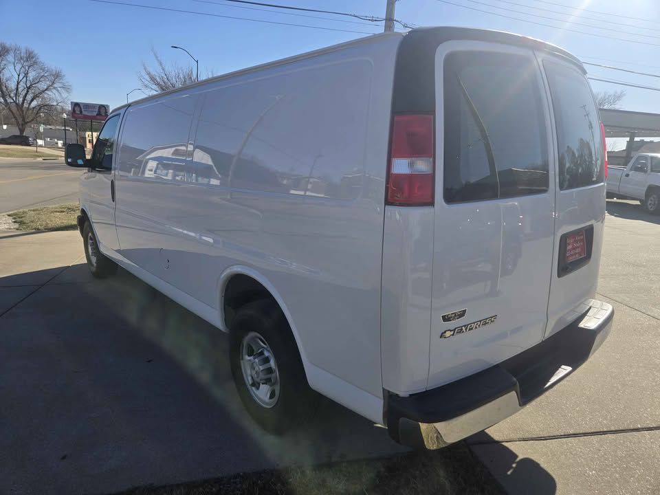 2020 Chevrolet Express Image 6