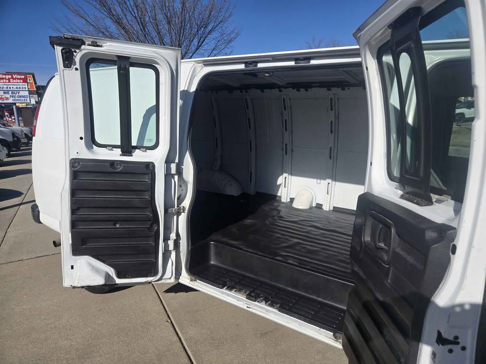 2020 Chevrolet Express Image 9