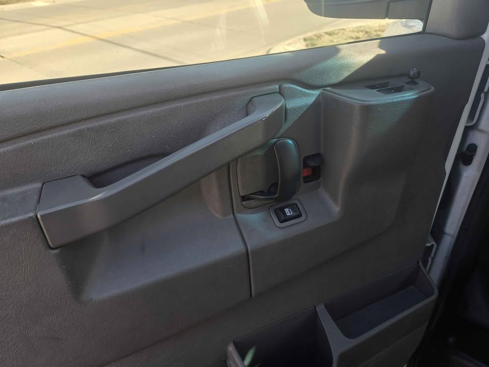 2020 Chevrolet Express Image 12