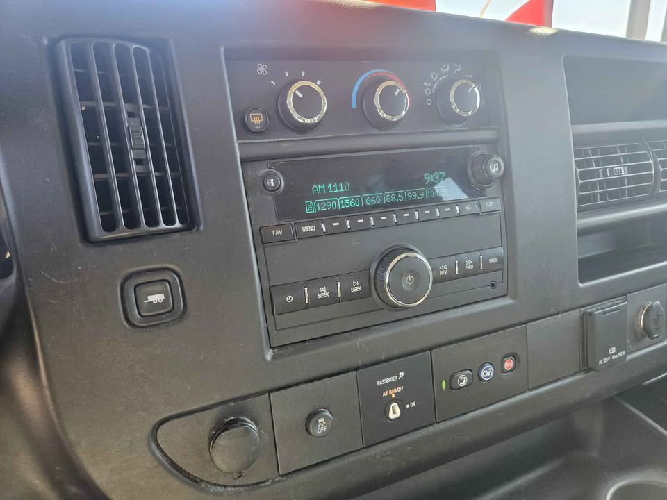 2020 Chevrolet Express Image 14