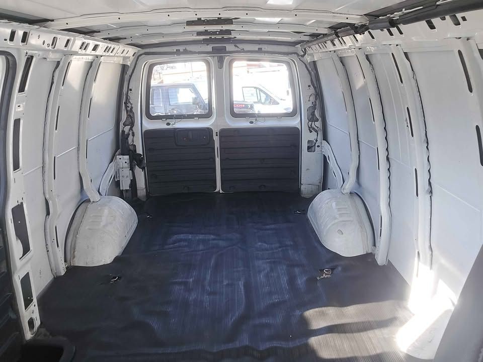 2020 Chevrolet Express Image 15