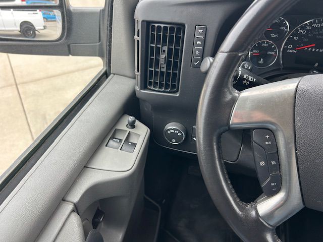 2013 Chevrolet Express Image 21