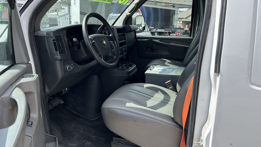 2015 Chevrolet Express Image 15