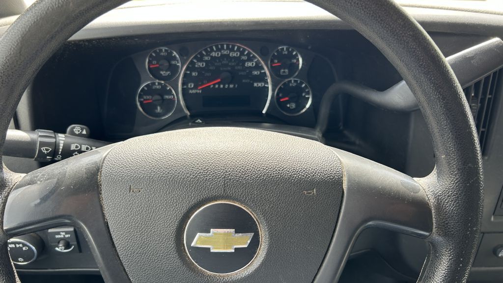 2015 Chevrolet Express Image 17
