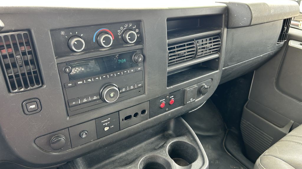 2015 Chevrolet Express Image 19