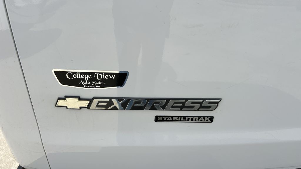 2015 Chevrolet Express Image 22