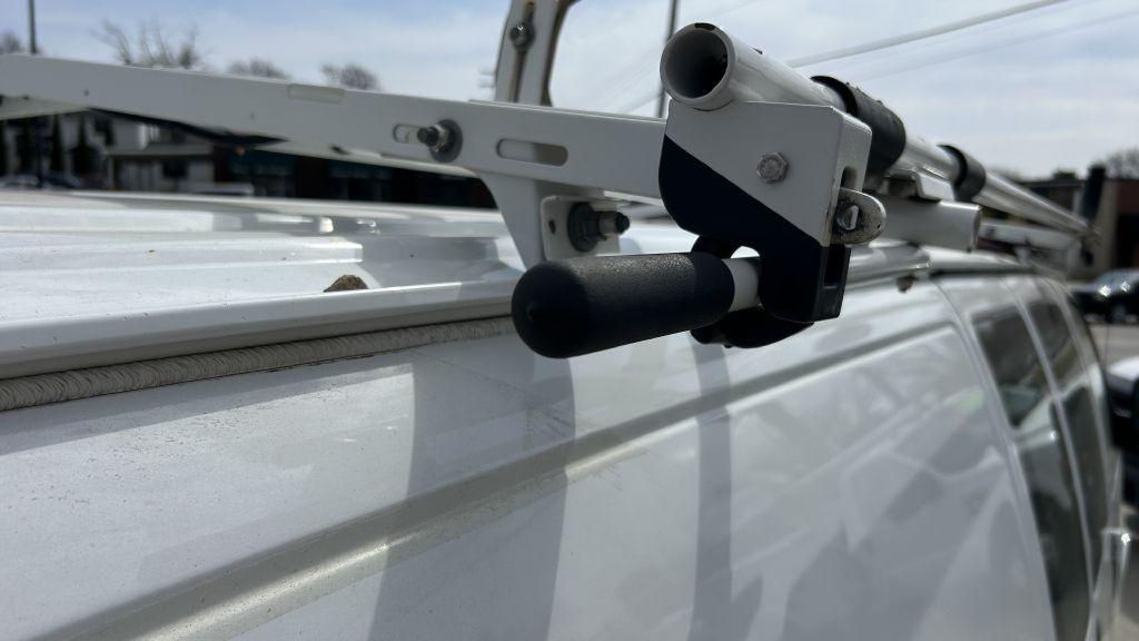 2015 Chevrolet Express Image 23