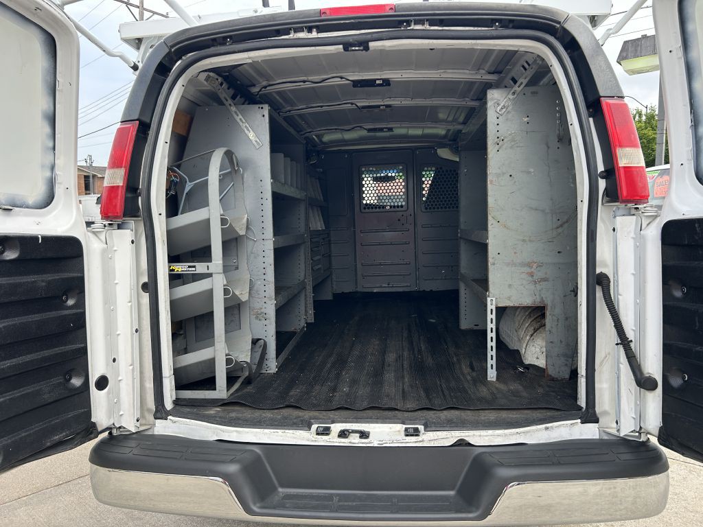 2016 GMC Savana Image 9