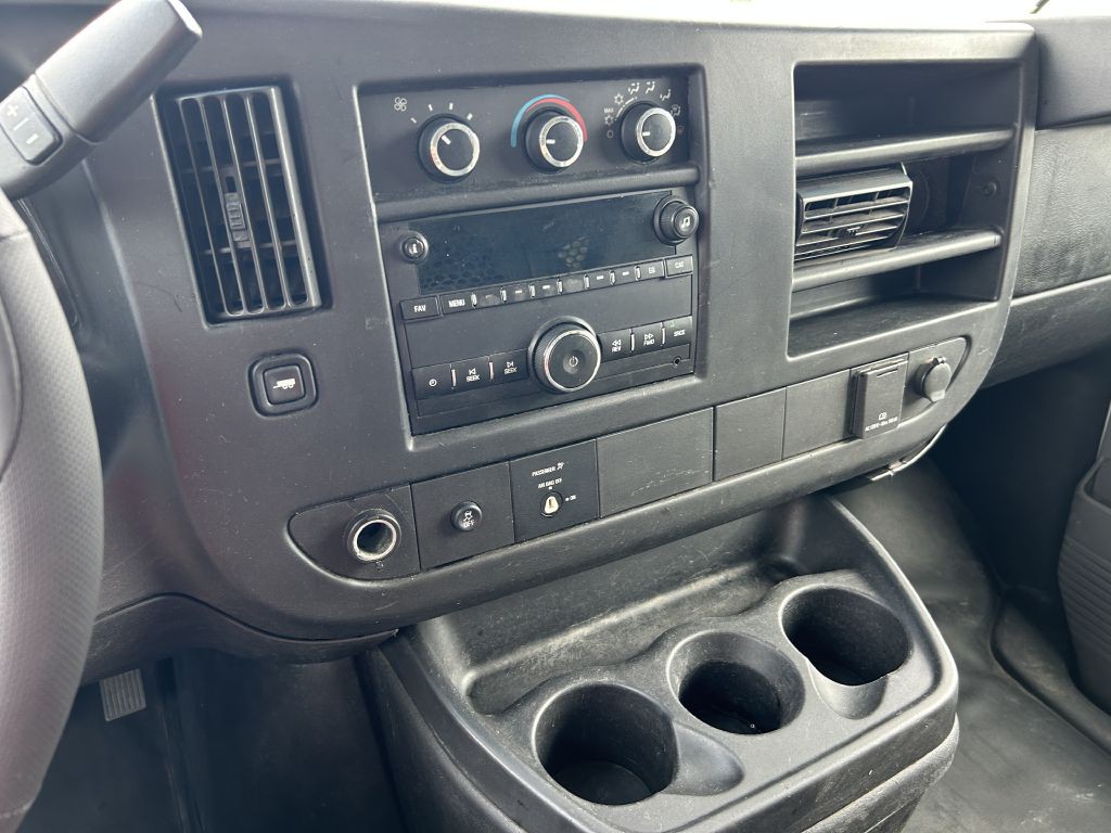 2016 GMC Savana Image 15