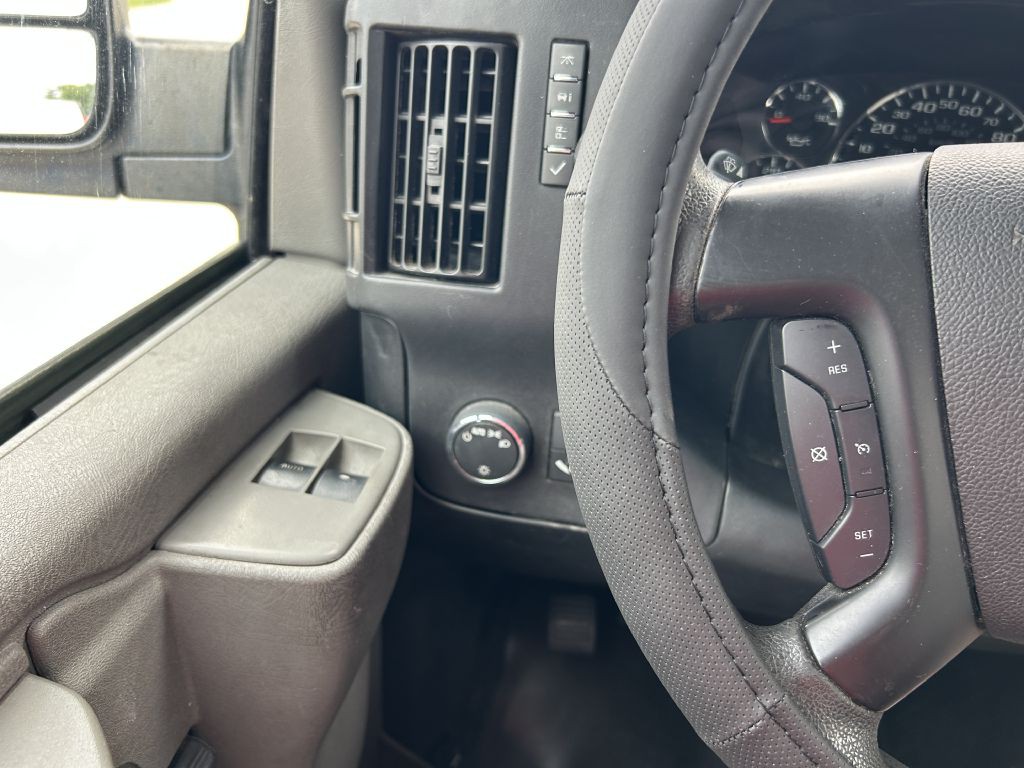 2016 GMC Savana Image 16