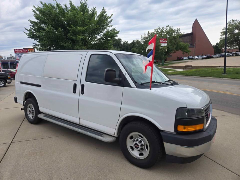2018 GMC Savana Image 1