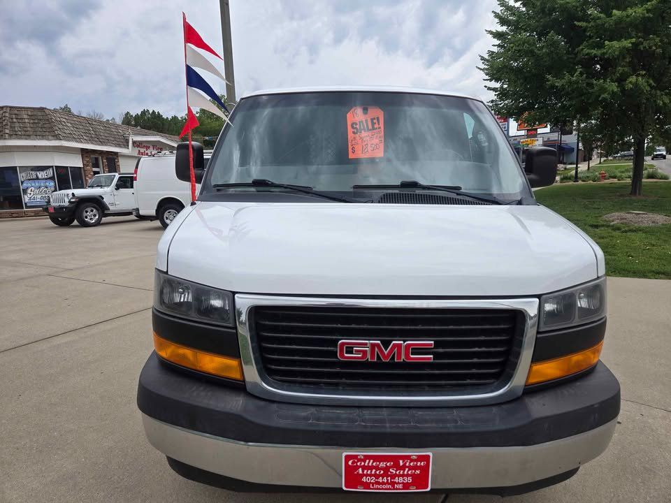 2018 GMC Savana Image 3