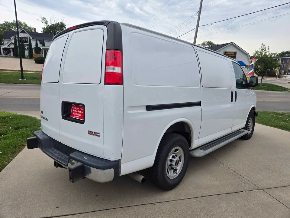 2018 GMC Savana Image 8