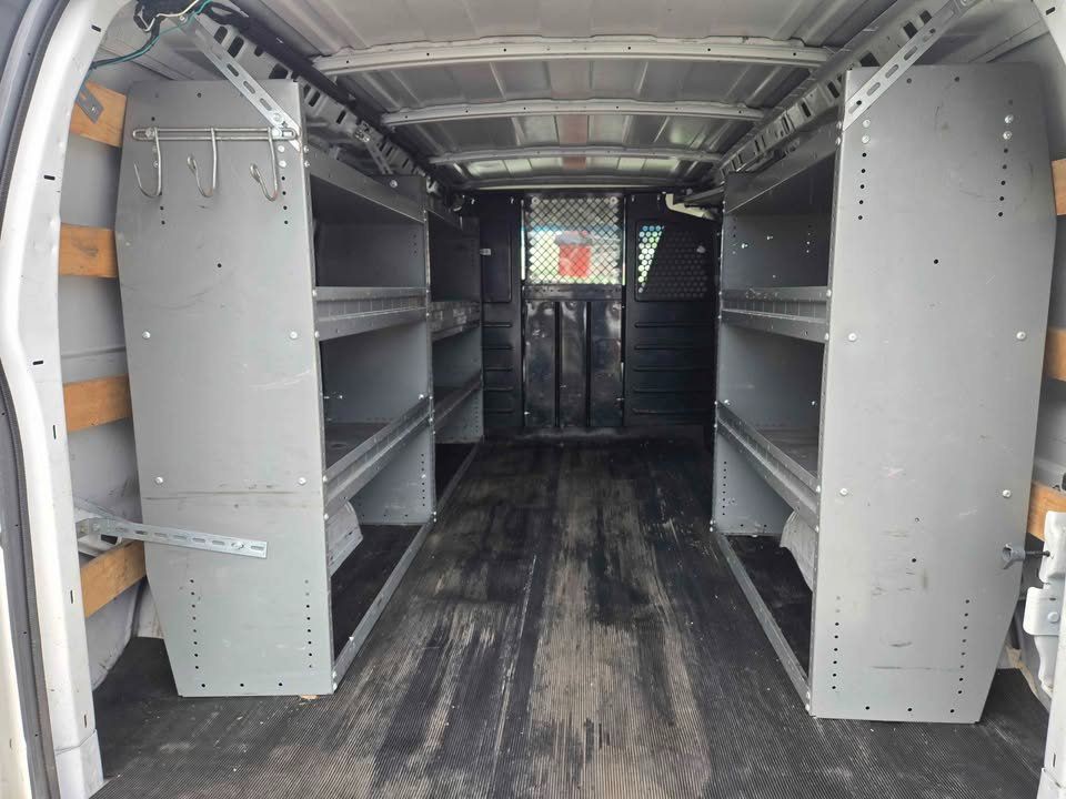 2018 GMC Savana Image 9