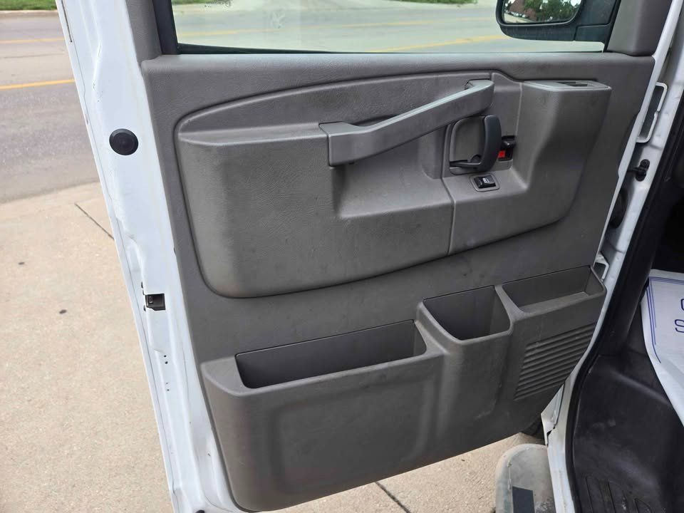 2018 GMC Savana Image 12