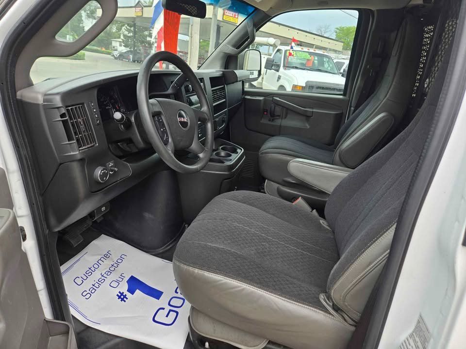 2018 GMC Savana Image 14