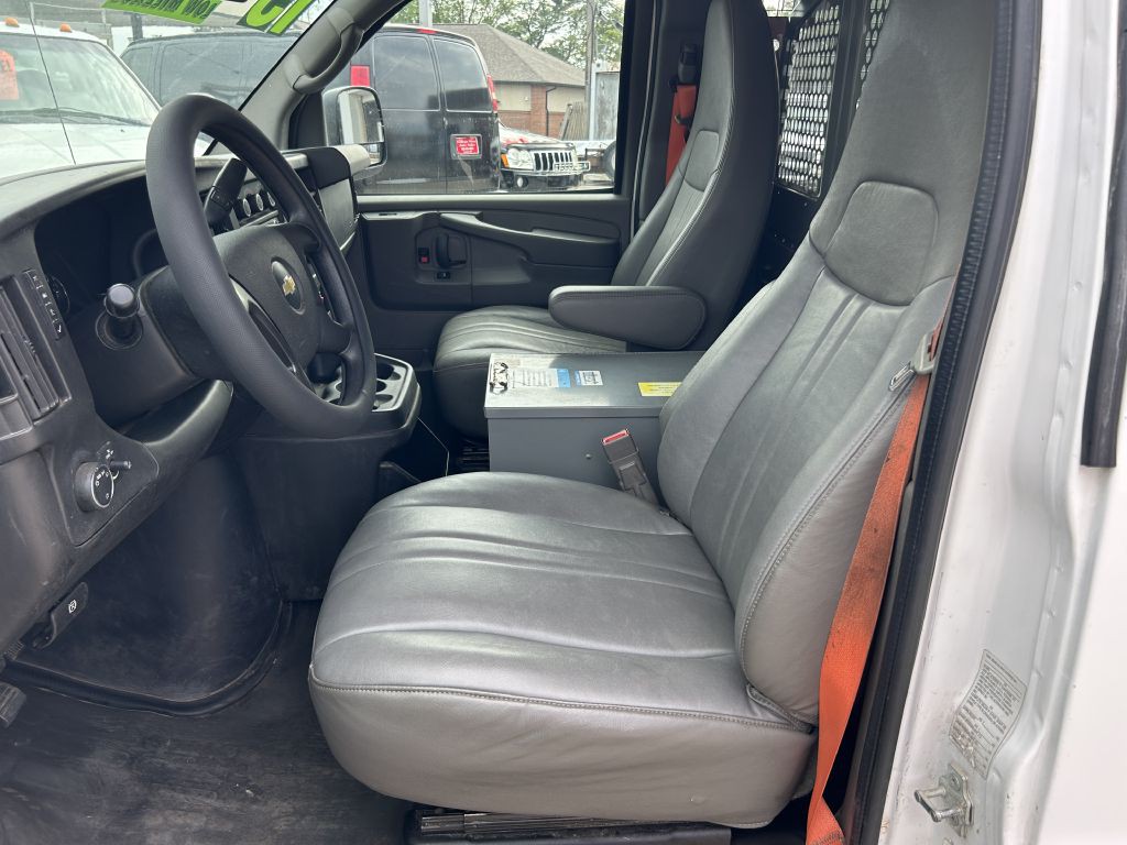 2015 Chevrolet Express Image 14