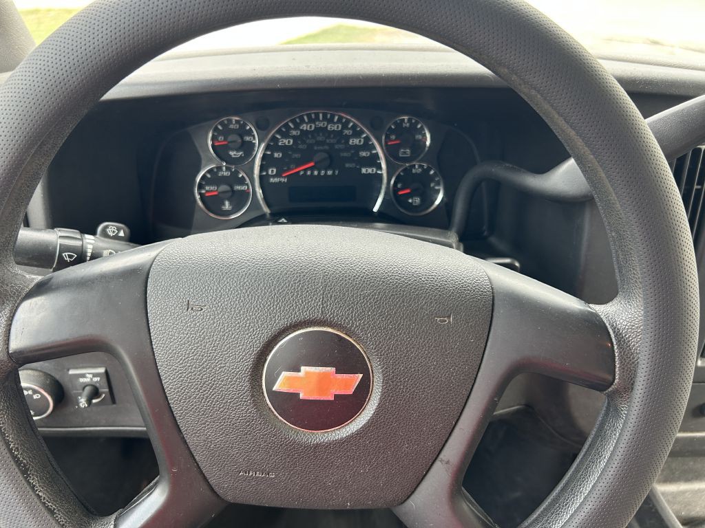2015 Chevrolet Express Image 15