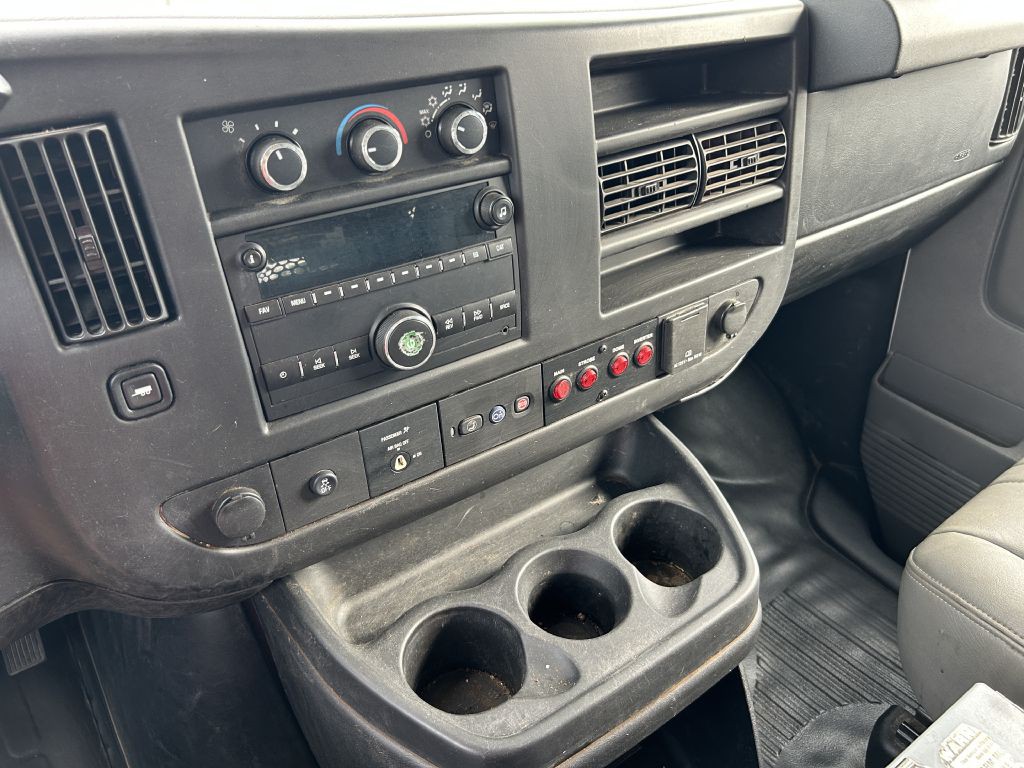 2015 Chevrolet Express Image 16