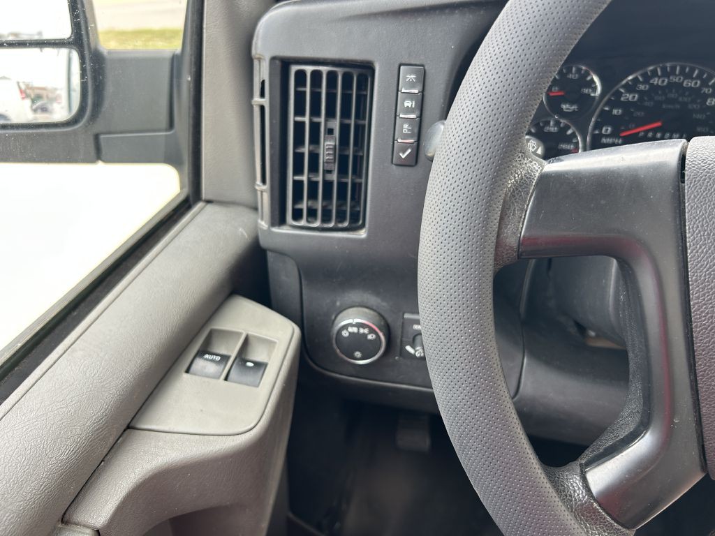 2015 Chevrolet Express Image 17