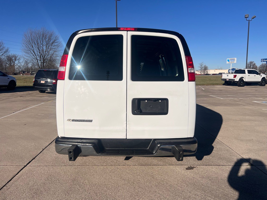 2021 Chevrolet Express Image 4