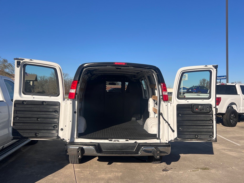 2021 Chevrolet Express Image 5