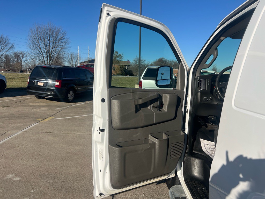 2021 Chevrolet Express Image 10