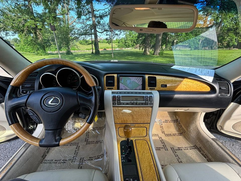 2004 Lexus SC Image 9