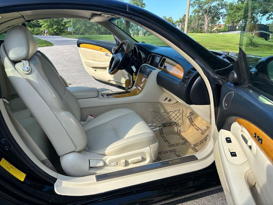 2004 Lexus SC Image 10