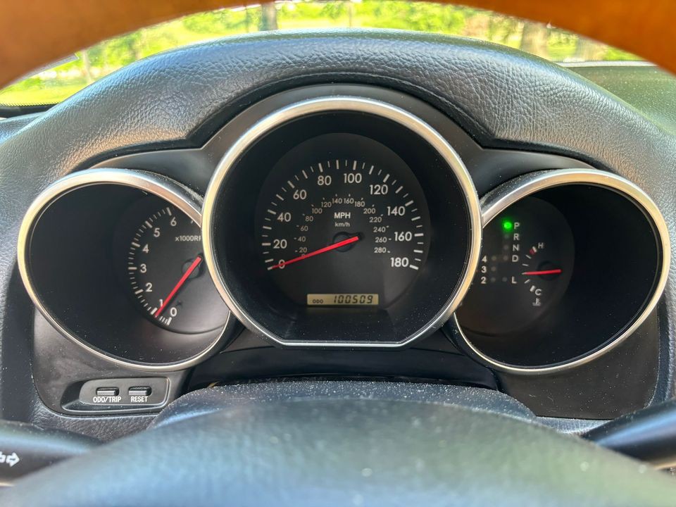 2004 Lexus SC Image 12