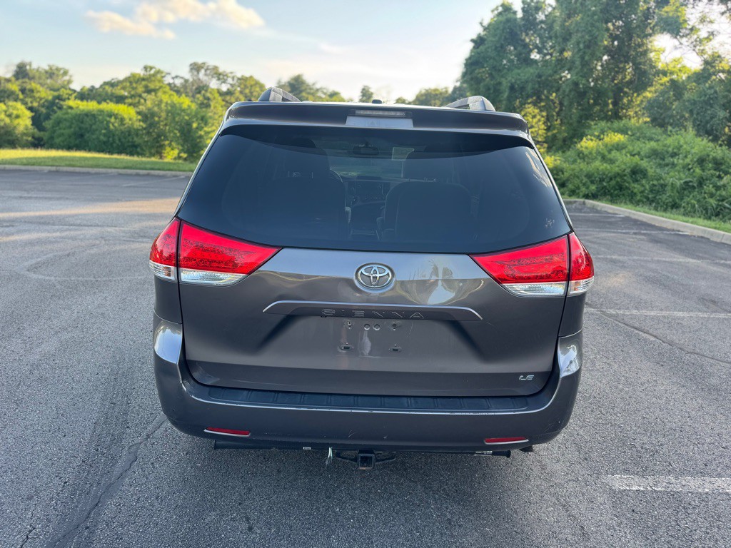 2011 Toyota Sienna Image 8