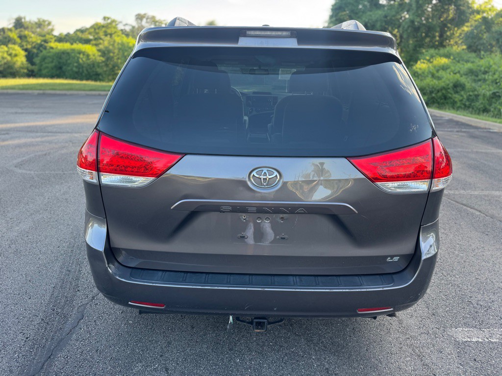 2011 Toyota Sienna Image 10