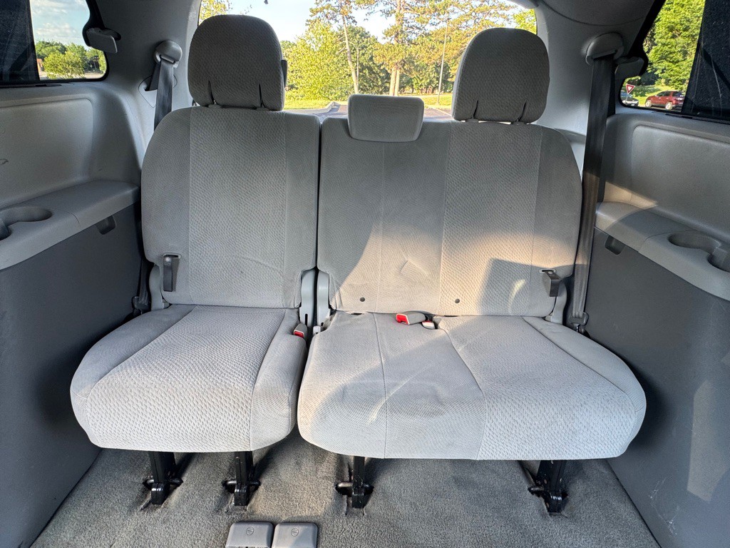 2011 Toyota Sienna Image 26