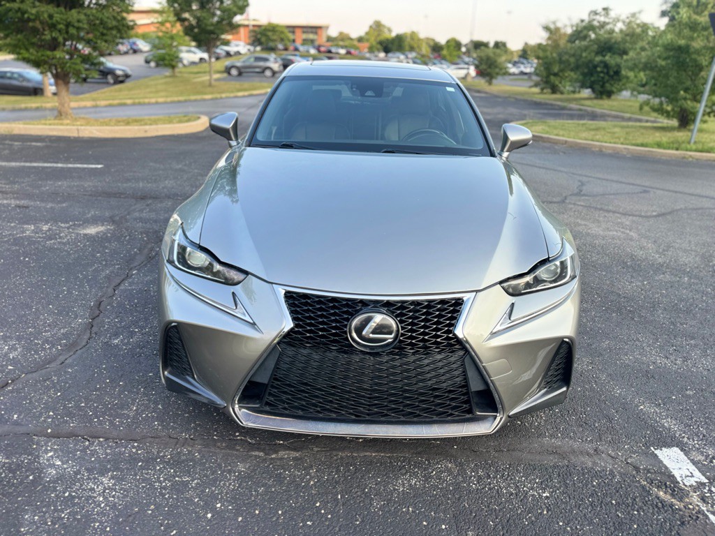 2018 Lexus IS Image 2