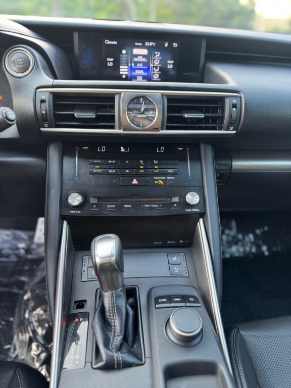2018 Lexus IS Image 20
