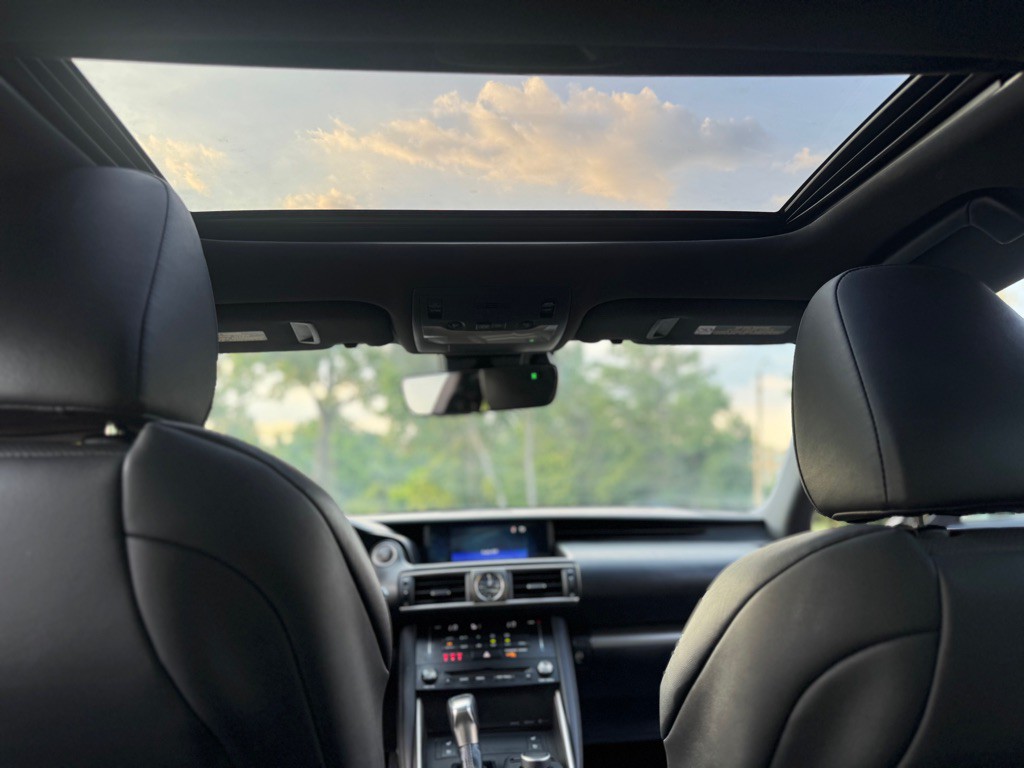 2018 Lexus IS Image 21