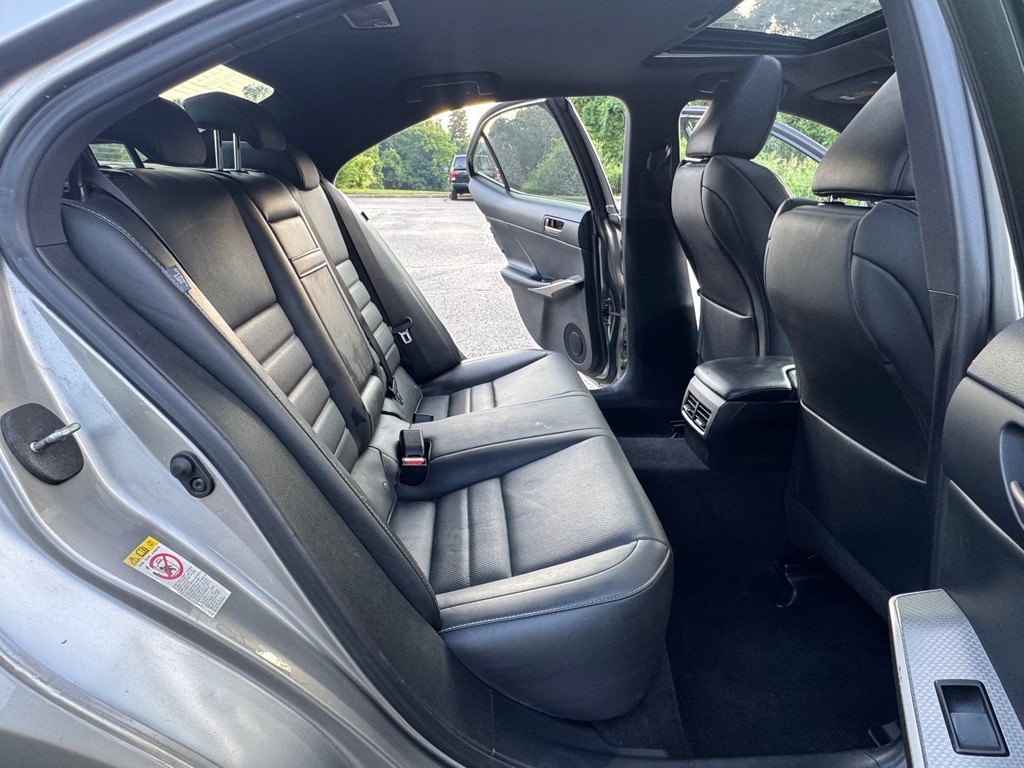 2018 Lexus IS Image 22